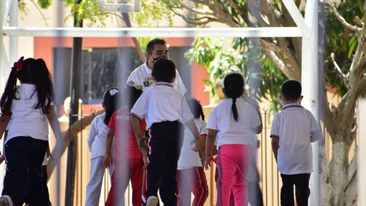 Un alumno entró a una escuela de Escobar con un machete y atacó a una