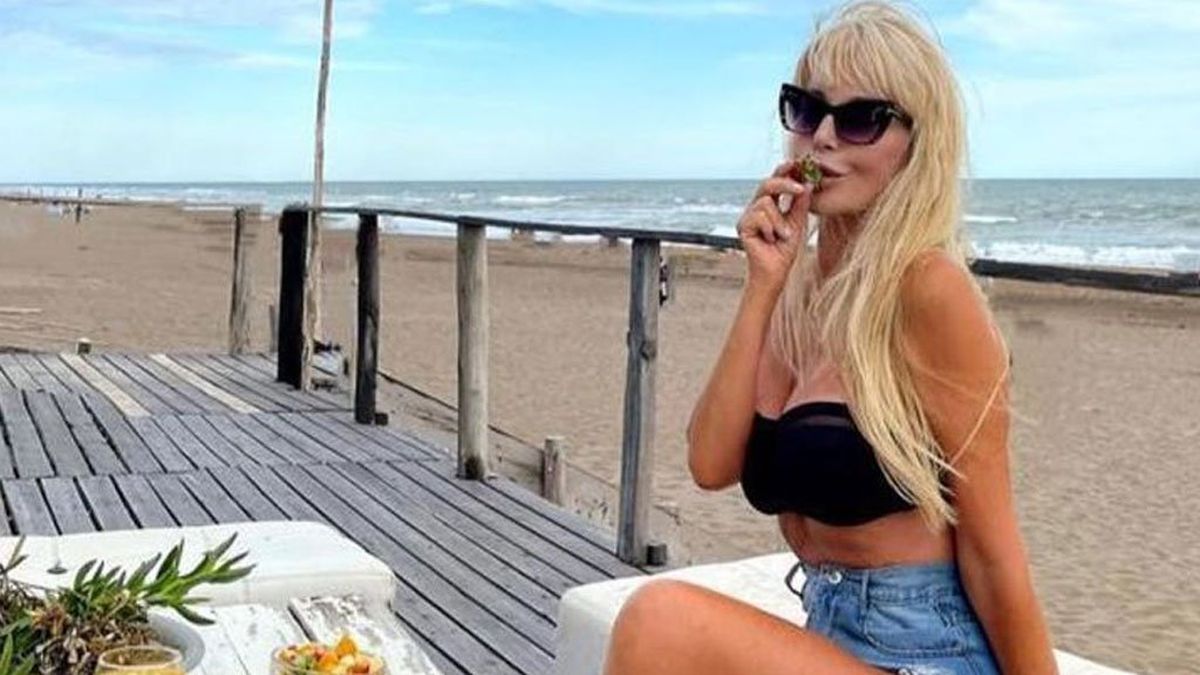 A los 68 años Graciela Alfano se mostró en bikini en el mar usó Photoshop