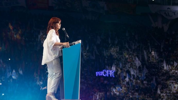 Cristina Kirchner en La Plata convocó a un pacto democrático