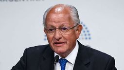 tras sus escandalosas declaraciones sobre el sida y los preservativos: abel albino no quiere volver a hablar con los medios