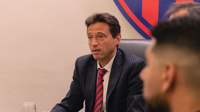 Tensión en San Lorenzo: hinchas insultaron a Marcelo Moretti y tuvo que irse custodiado por la Policía