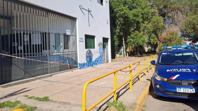 Amenaza narco en una escuela de Rosario | Dispararon 14 veces contra el establecimiento: ¿Clases o bala?