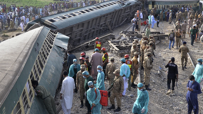 Un tren descarrilló en Pakistán: al menos 30 muertos y 80 heridos