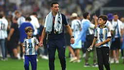 Lionel Scaloni y sus hijos en el Mundial de Qatar 2022. (Foto: Getty Images) Lionel Scaloni y sus hijos en el Mundial de Qatar 2022. (Foto: Getty Images)