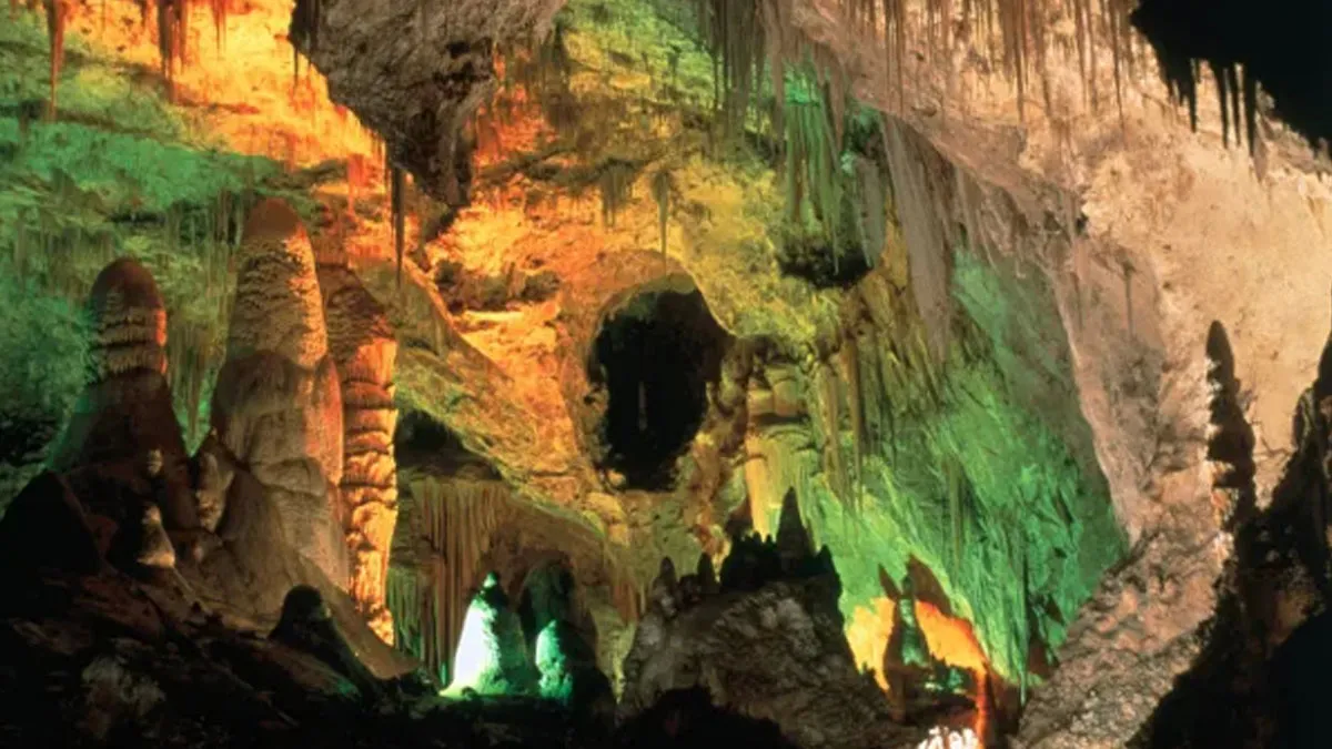 La "Cueva de la Lechuguilla" abarca una extensión de 223 kilómetros y se posiciona como la quinta más grande del mundo. La "Cueva de la Lechuguilla" abarca una extensión de 223 kilómetros y se posiciona como la quinta más grande del mundo.