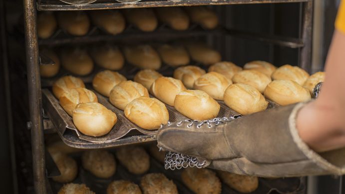 Inés, panadera: La gente pide pan con la plata que tiene en el bolsillo