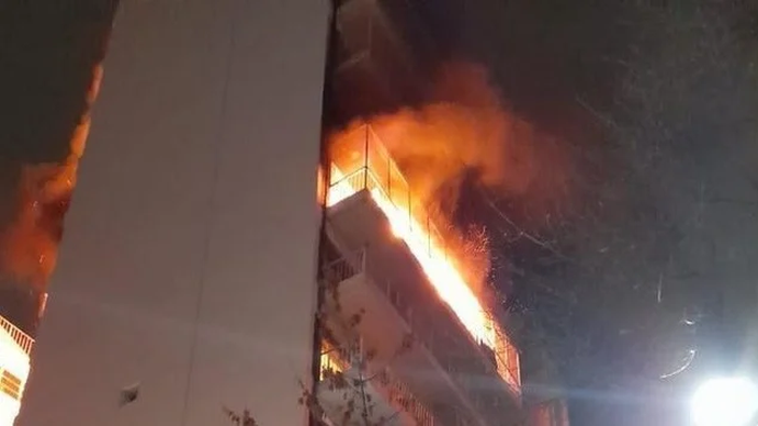 5 personas murieron por un incendio en un edificio de Recoleta