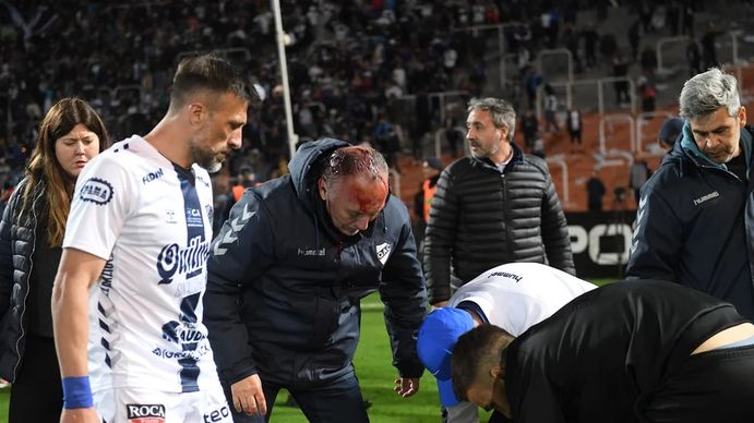 Pablo Otero: Recibí un fuerte piedrazo en la cabeza cuando sacaba a los jugadores