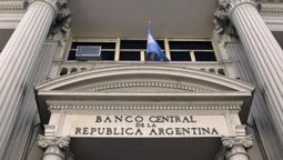 En línea con los pedidos del FMI, el Banco Central sube la tasa de interés y mejora el rendimiento para los plazos fijos. En línea con los pedidos del FMI, el Banco Central sube la tasa de interés y mejora el rendimiento para los plazos fijos.