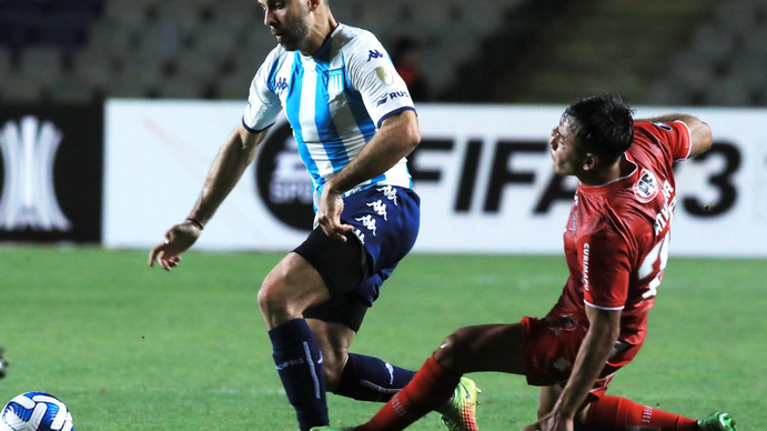 Racing empezó la Copa Libertadores con una victoria por 2-0 en Chile ante Ñublense