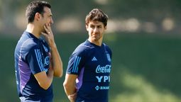 Lionel Scaloni habla con su ayudante de campo, Pablo Aimar. (Foto: EFE) Lionel Scaloni habla con su ayudante de campo, Pablo Aimar. (Foto: EFE)