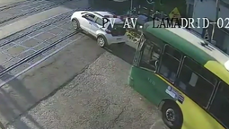 El momento del accidente. (Foto: Twitter) El momento del accidente. (Foto: Twitter)