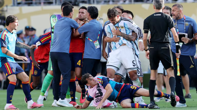 Giro clave en la FIFA: la medida que beneficiará a Paredes, Molina y Almada tras el escándalo en la final del Mundial