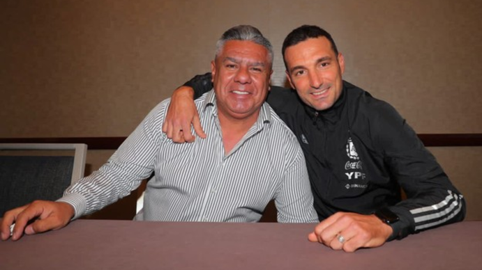 El sentido mensaje de Chiqui Tapia a Scaloni tras la muerte de su mamá: Todo un país te...