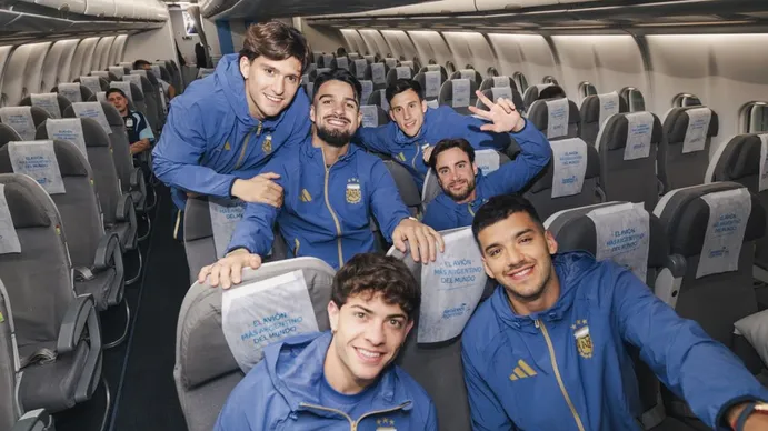 La Selección argentina viajó al Mundial 2026: quiénes partieron con Scaloni y qué figuras se sumarán en EE.UU.