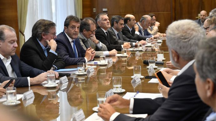 El dólar soja vuelve a la escena: será hasta fin de año. Sergio Massa se reunió con industriales. El dólar soja vuelve a la escena: será hasta fin de año. Sergio Massa se reunió con industriales.