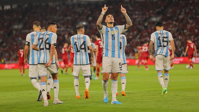 La Selección Argentina le ganó 2-0 a Indonesia con un golazo de Leandro Paredes y el Cuti Romero