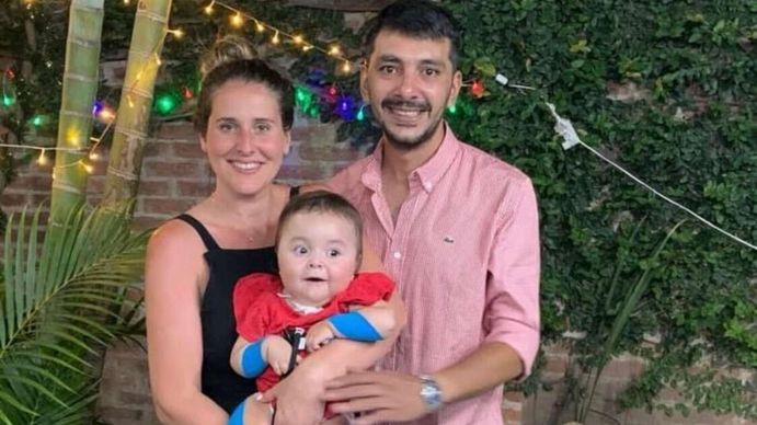 Los papás de Emma celebraron el mejor capítulo en la vida: agradecieron a Santi Maratea y a la gente que ayudó (Foto: Instagram @todosconemmita).