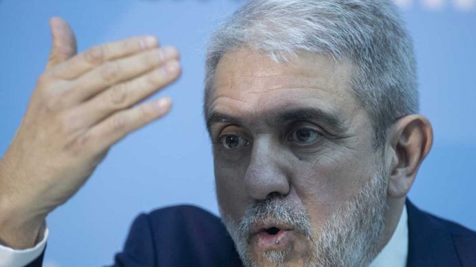 Aníbal Fernández: Argentina no está preparada para el uso de pistolas Taser Aníbal Fernández: Argentina no está preparada para el uso de pistolas Taser
