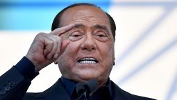 enfermo de covid-19, silvio berlusconi fue internado con principio de neumonia enfermo de covid-19, silvio berlusconi fue internado con principio de neumonia