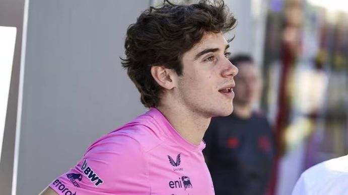 Colapinto llegó a China para el próximo GP y volvió a sorprender a los hinchas de Boca con un llamativo detalle