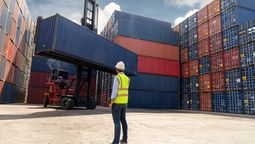 Existe una brecha del 29,8% entre los salarios de las empresas exportadoras y los de las no exportadoras. Existe una brecha del 29,8% entre los salarios de las empresas exportadoras y los de las no exportadoras.