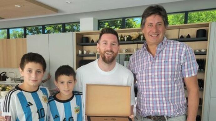 Roly Santacroce: Messi y todos sus compañeros nos han hecho muy feliz a todos los argentinos