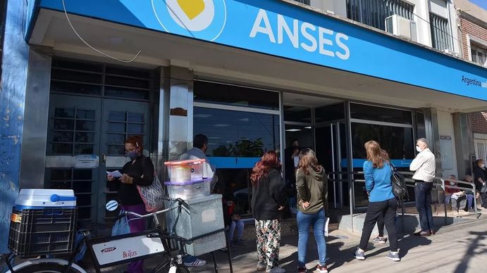 ANSES dio a conocer también que desde junio se presentará un aumento en el monto que cobran sus beneficiarios ANSES dio a conocer también que desde junio se presentará un aumento en el monto que cobran sus beneficiarios