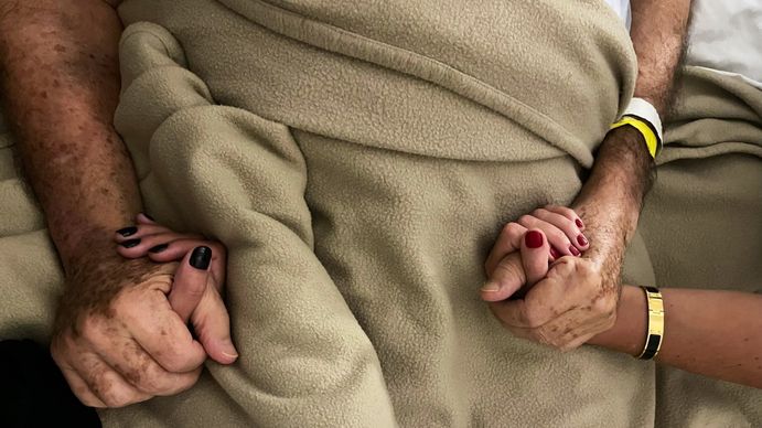 Dieron por muerto a Carlos Reutemann y su hija Cora estalló en twitter