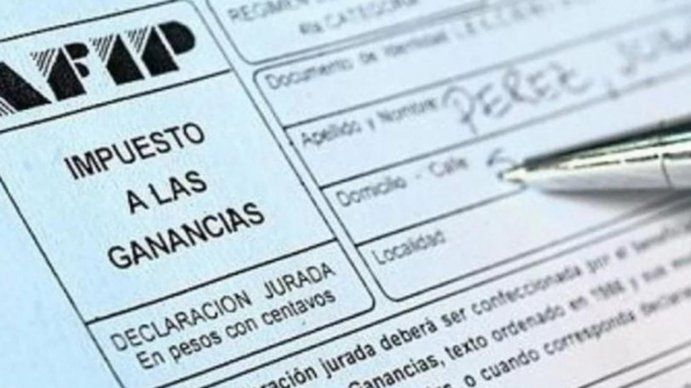 El aguinaldo de los sueldos hasta 150 mil pesos brutos pagará impuesto a las Ganancias. (Foto: archivo)