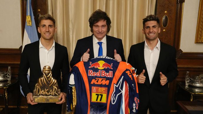 Javier Milei recibió a Luciano Benavides en Casa Rosada tras su histórico triunfo en el Dakar 2026