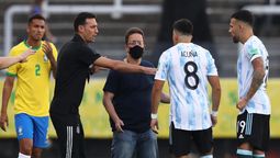 El agente que ingresó al campo de juego habría estado armado El agente que ingresó al campo de juego habría estado armado