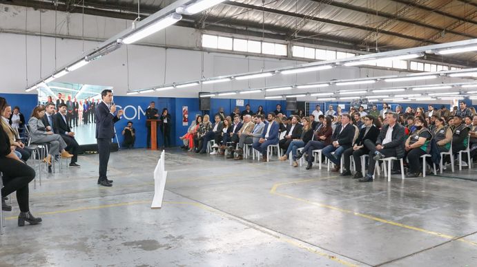 La Rioja: Wado De Pedro y Quintela inauguraron una fábrica textil que generará 300 puestos de trabajo