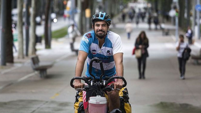 Lucas Ledezma, el argentino que va rumbo a Qatar en bicicleta
