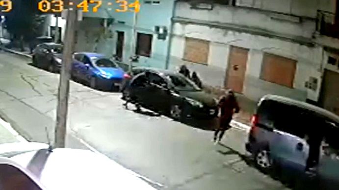 Robo piraña e inseguridad en Villa Madero. Ocurrió en la calle Cabildo al 700 (Foto: captura de TV). 