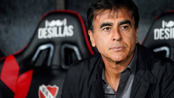 Gustavo Quinteros fue despedido de Independiente tras la dura derrota por Copa Argentina