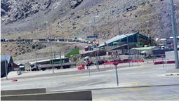 Los testeos a los choferes, en el complejo chileno Los Libertadores, generan demora y complicaciones en el paso del transporte de cargas del lado argentino. Los testeos a los choferes, en el complejo chileno Los Libertadores, generan demora y complicaciones en el paso del transporte de cargas del lado argentino.