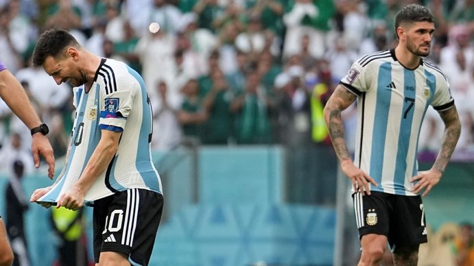 Lionel Messi y Rodrigo De Paul lideraron una estadística negativa en la Selección. (Foto: AP) 
