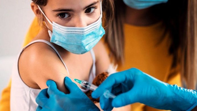 Elizabeth Bogdanowicz: Hay que aprovechar la vacunación COVID para completar el calendario de los niños