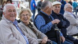 ANSES comienza los pagos a jubilados: cuáles son las fechas cobro de agosto ANSES comienza los pagos a jubilados: cuáles son las fechas cobro de agosto
