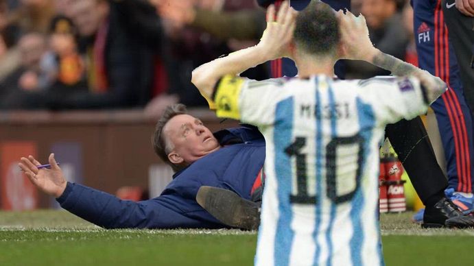 Louis Van Gaal no pudo contra la Scalonetta de Lionel Messi (Foto: Captura).