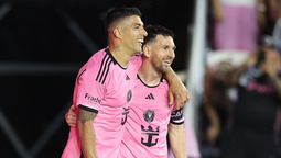 Luis Suárez contó detalles inéditos del presente de Lionel Messi tras su adiós a la Selección Argentina.