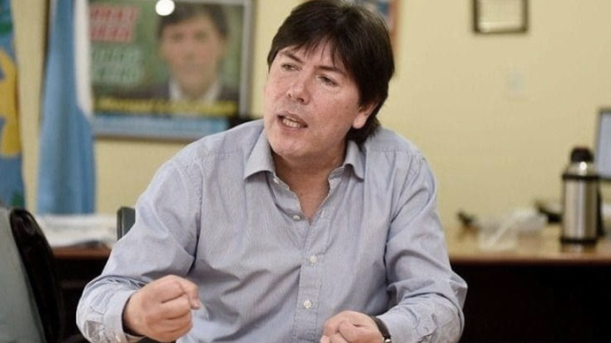 Juan Manuel Lugones: El Estado decidió que los barras asistan a colgar las banderas en los estadios Juan Manuel Lugones: El Estado decidió que los barras asistan a colgar las banderas en los estadios