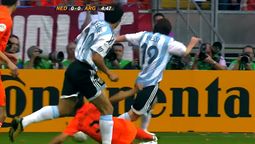 Messi frente a Países Bajos en Alemania 2006. Su debut como titular en los mundiales (Foto: captura de TV). Messi frente a Países Bajos en Alemania 2006. Su debut como titular en los mundiales (Foto: captura de TV).