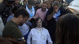 Juan Grabois saluda a Esteban Bullrich en el encuentro para convocar un Gran Acuerdo Nacional. Juan Grabois saluda a Esteban Bullrich en el encuentro para convocar un Gran Acuerdo Nacional.