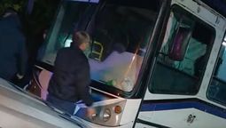 El interno de la línea 620 en el que mataron al chofer Daniel Barrientos. El interno de la línea 620 en el que mataron al chofer Daniel Barrientos.