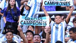 Las fotos de la fiesta celeste y blanca: jugadores e hinchas festejan la copa del mundo en el amistoso contra Panamá Las fotos de la fiesta celeste y blanca: jugadores e hinchas festejan la copa del mundo en el amistoso contra Panamá
