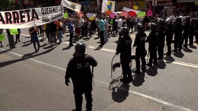Protesta de vecinos y manteros en Once Protesta de vecinos y manteros en Once