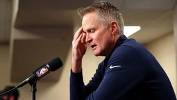 La matanza en la escuela de Texas indignó a Steve Kerr. La matanza en la escuela de Texas indignó a Steve Kerr.