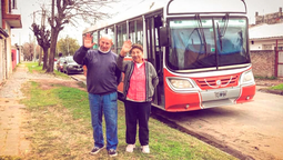Juan y Juana: los abuelos que compraron un micro escolar, lo convertirán en motorhome y viajarán a Miami